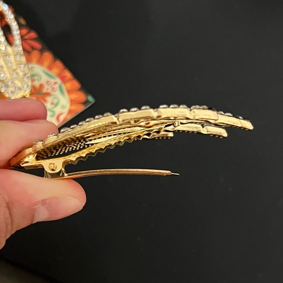 2 Inch Gold Rhinestone Skeleton Hand Hair Clips NEW - Picture 5 of 7